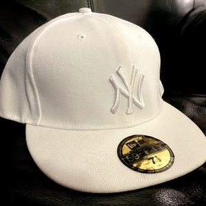 Brand New; New Era Yankees Cap 🧢 ⚾️ FITTED